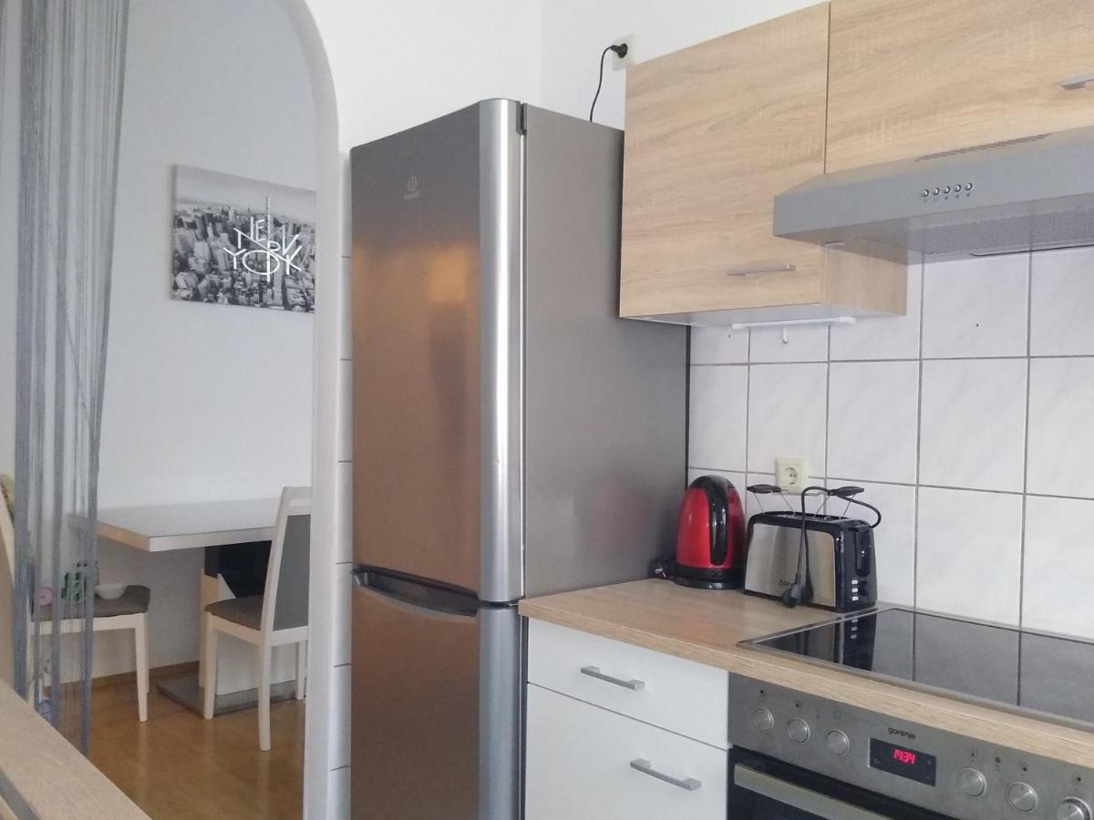 Spacious Central Apartment Вена Экстерьер фото