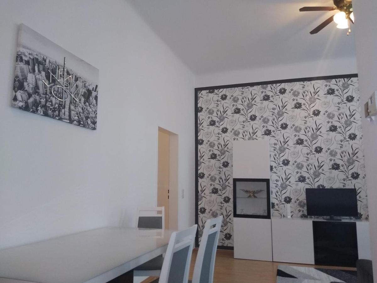 Spacious Central Apartment Вена Экстерьер фото