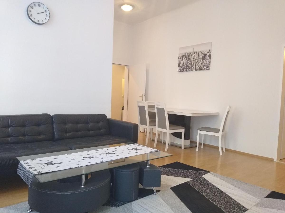 Spacious Central Apartment Вена Экстерьер фото